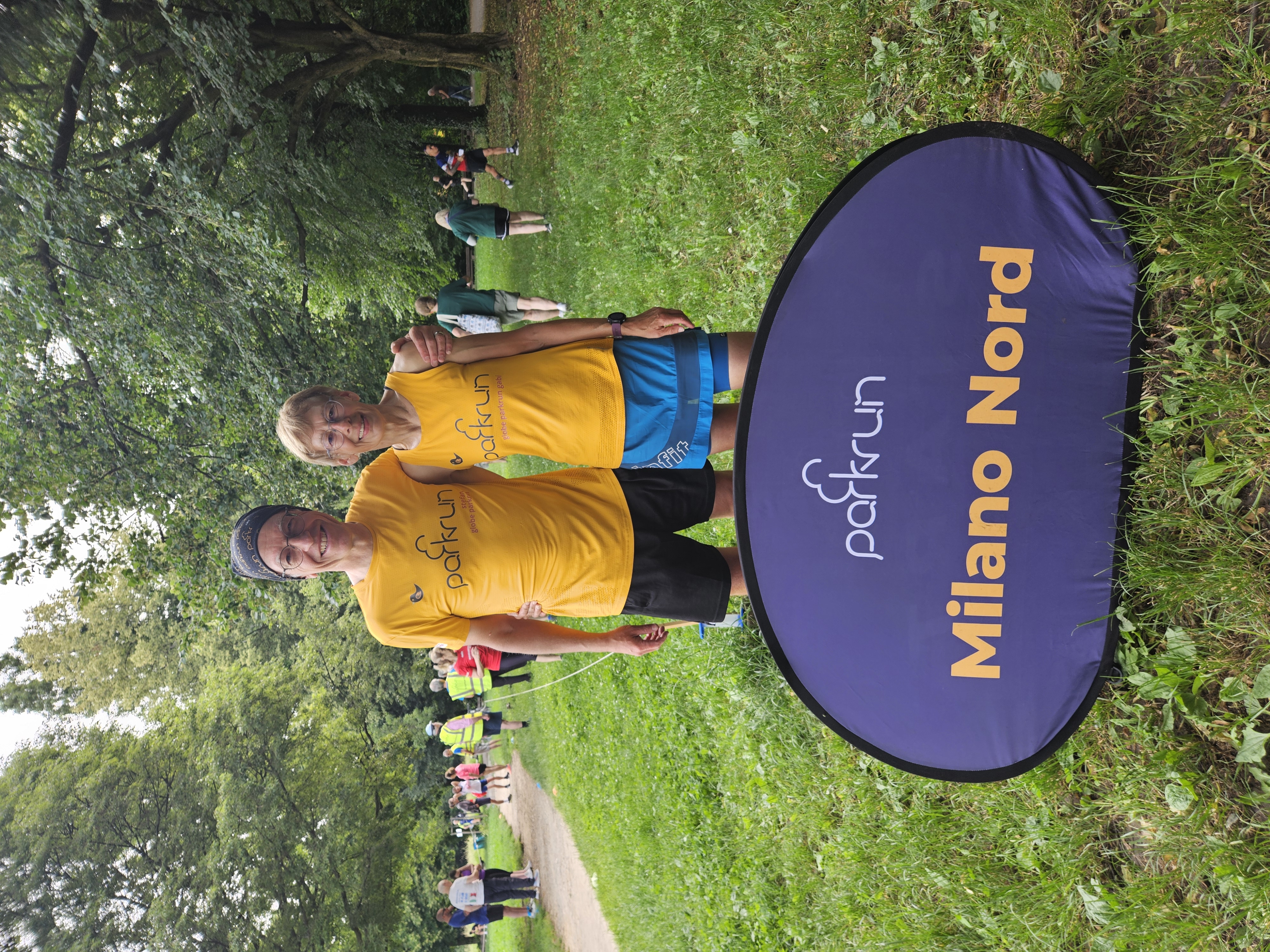 parkrun-tourismus-stefan-und-gabi-beim-milano-nord-parkrun-globe-parkrun